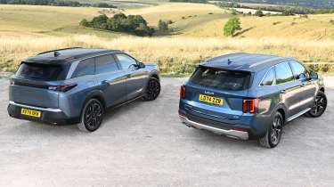 Peugeot 5008 vs Kia Sorento - rear end